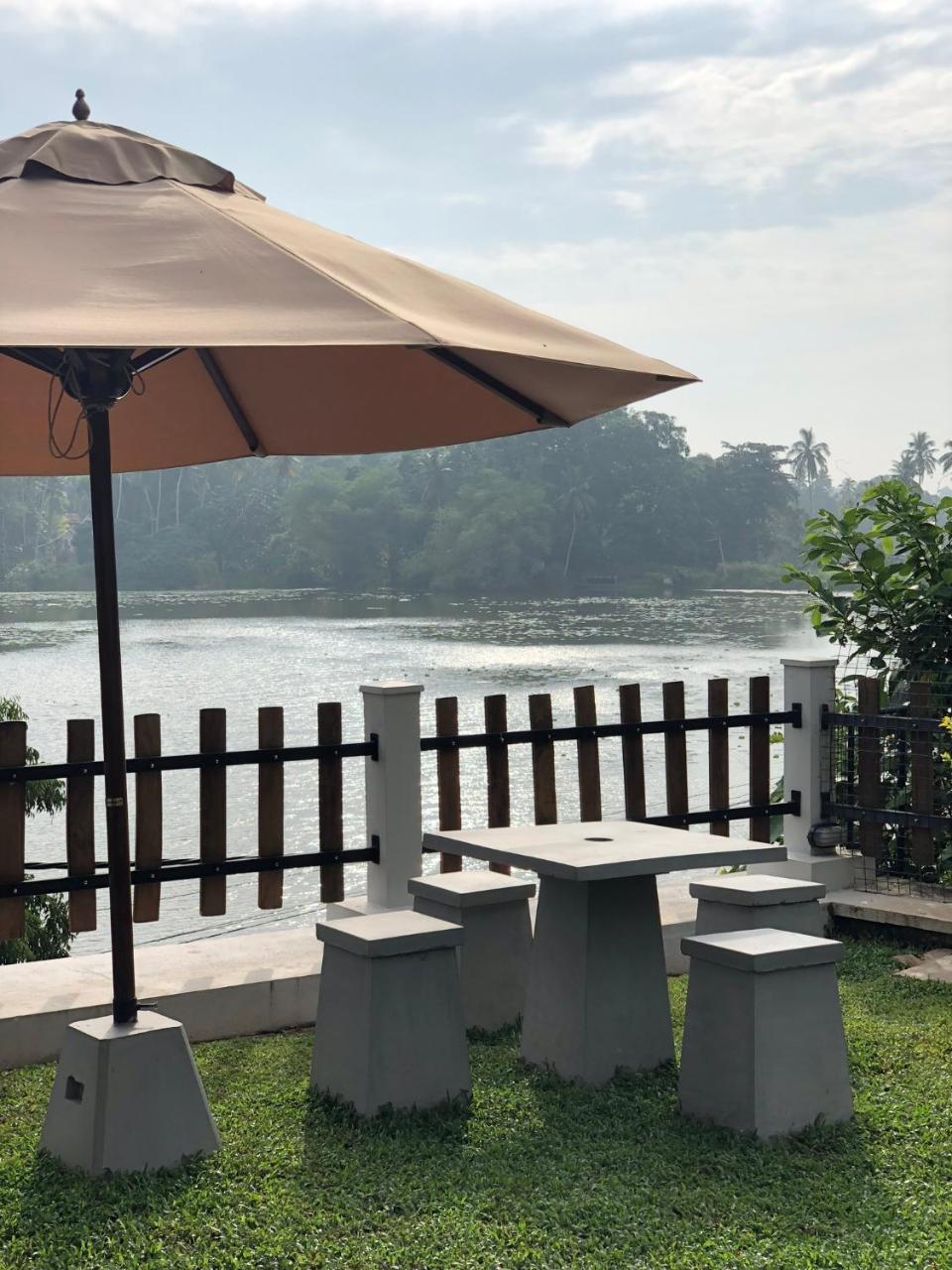Lotus Villa Holiday Resort Матара Екстериор снимка