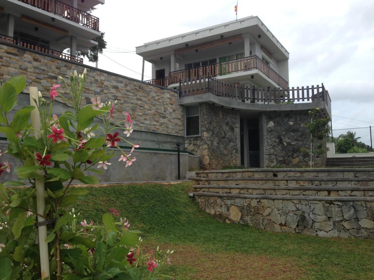 Lotus Villa Holiday Resort Матара Екстериор снимка
